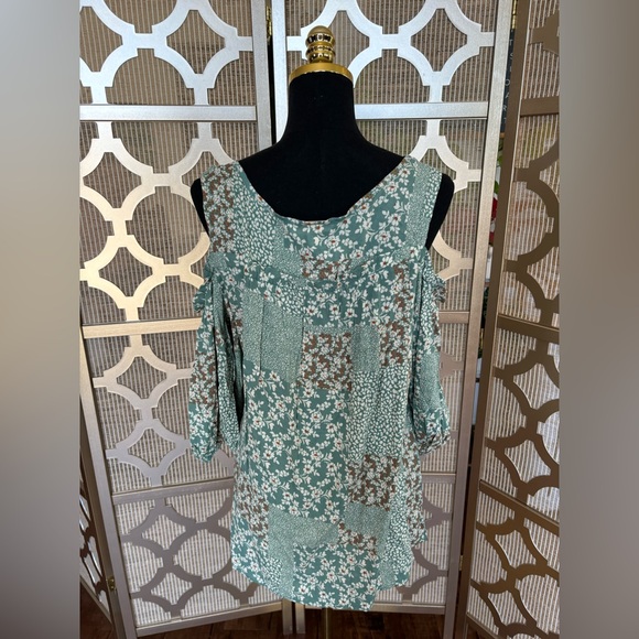 NWT | Suzanne Betro | Sage Floral Patchwork Cold-Shoulder Tunic | Small - Picture 4 of 8